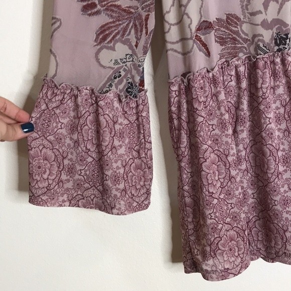 Knox Rose Floral Blouse Boho Peasant Top Ruffles Bell Sleeves Beige Pink Size S - Picture 3 of 12